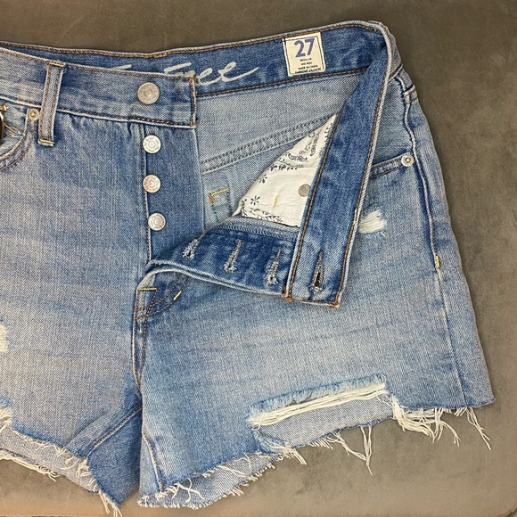 Free people cut off denim shorts - Picture 2 of 4